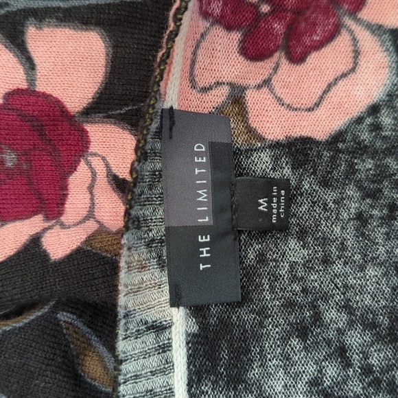 The Limited Black Dark Floral Lightweight Boatneck Tunic Sweater Size Medium - Picture 6 of 7